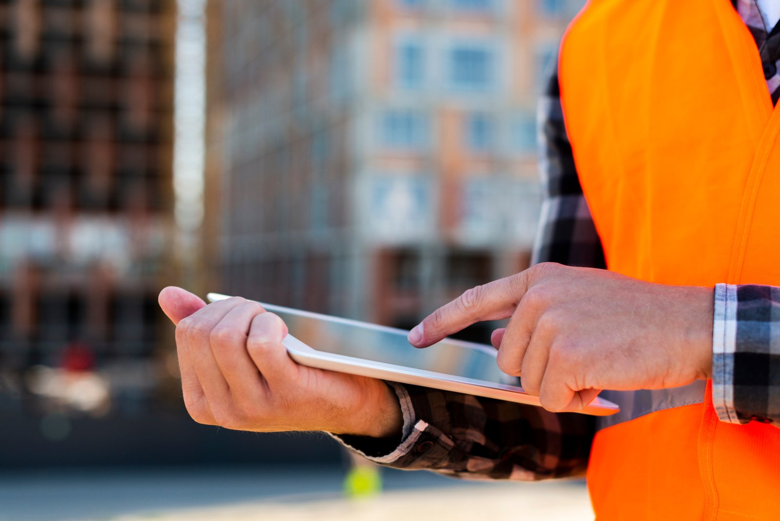 Analista de sistemas e supervisor de obras da Cast Digital atuando em projeto de tecnologia para construção civil